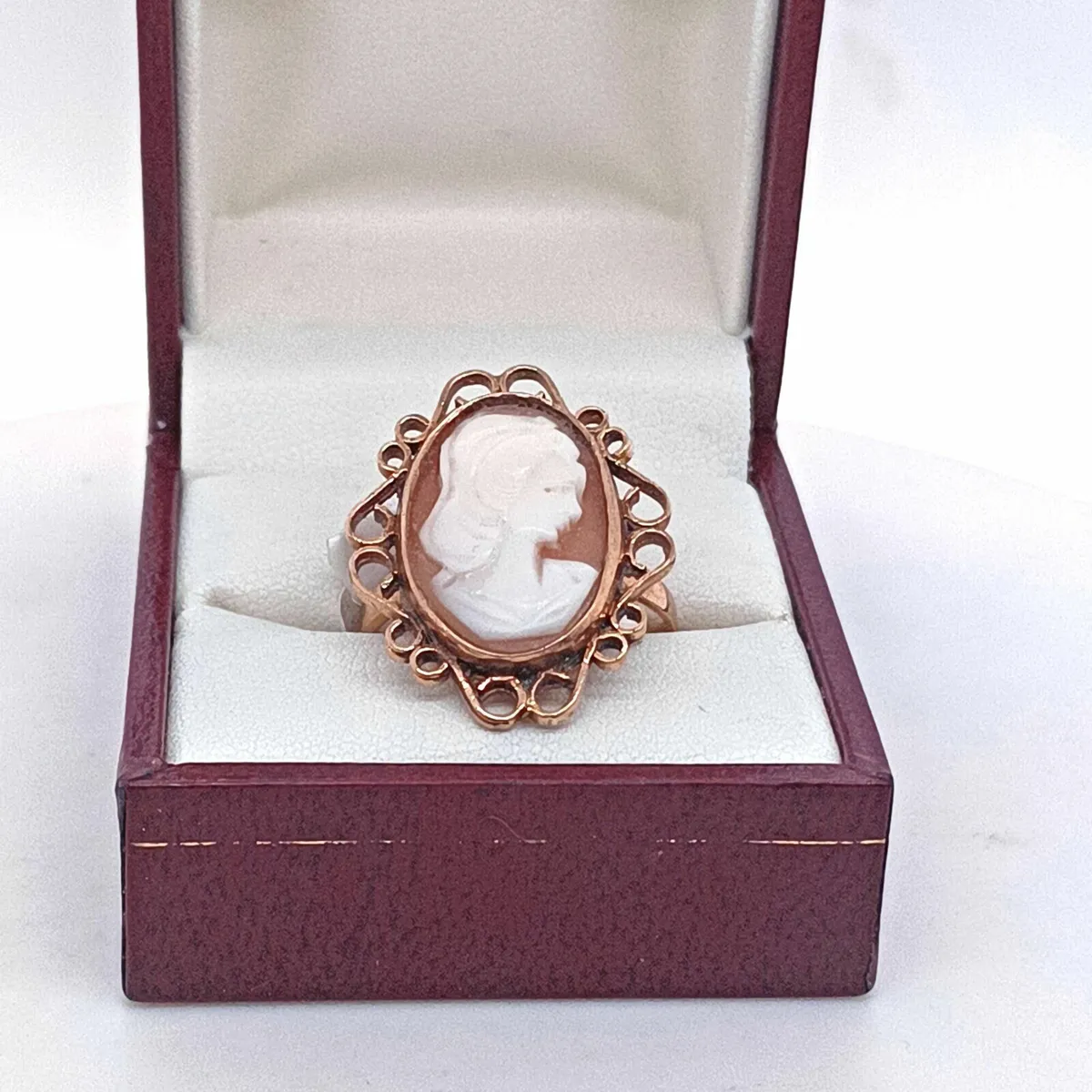 Vintage Shell Cameo Ring, 9k Yellow Gold - Image 1