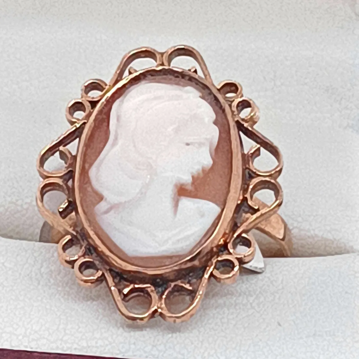 Vintage Shell Cameo Ring, 9k Yellow Gold - Image 3
