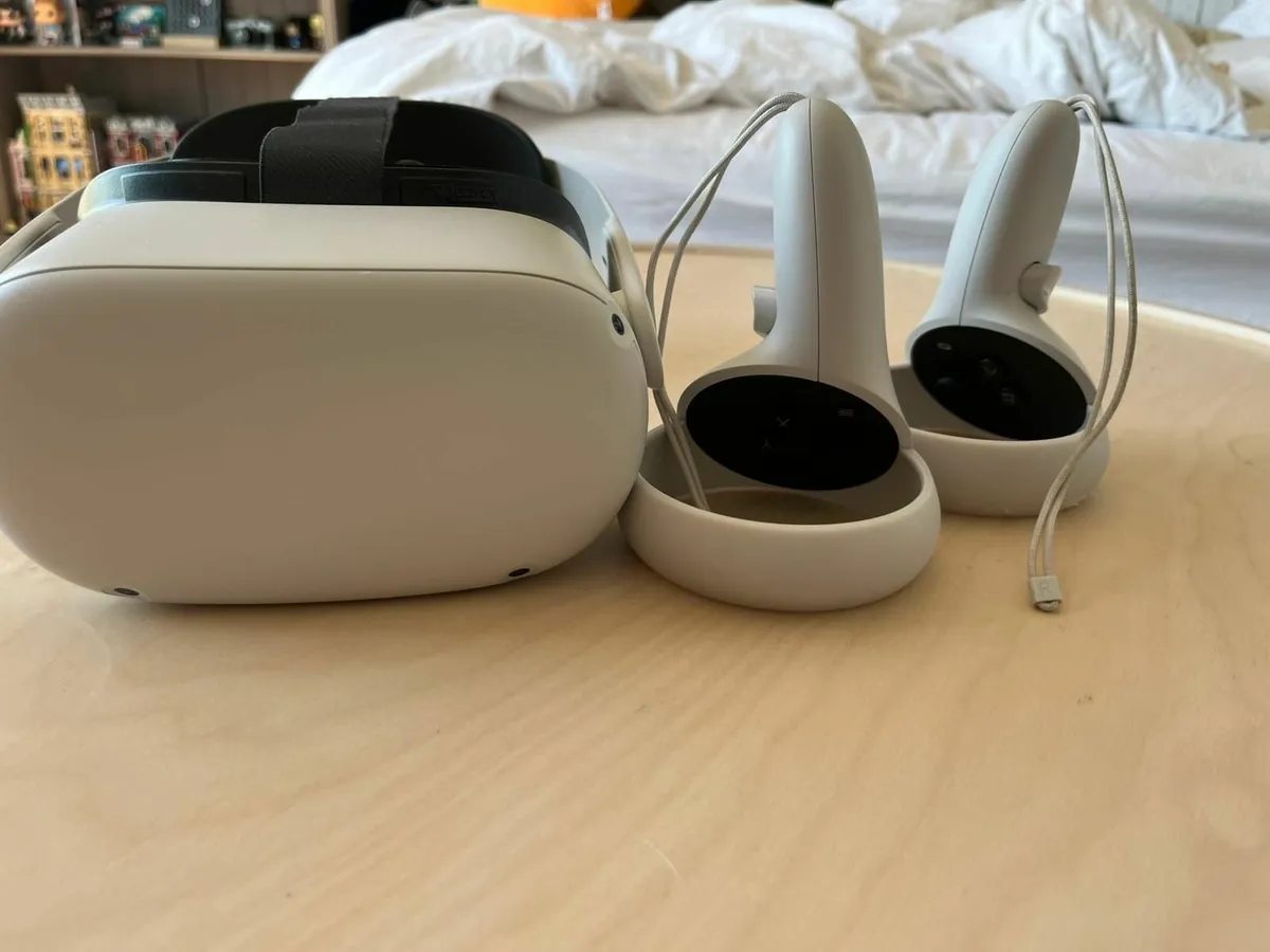 Oculus Quest 2 - As new. - Image 3