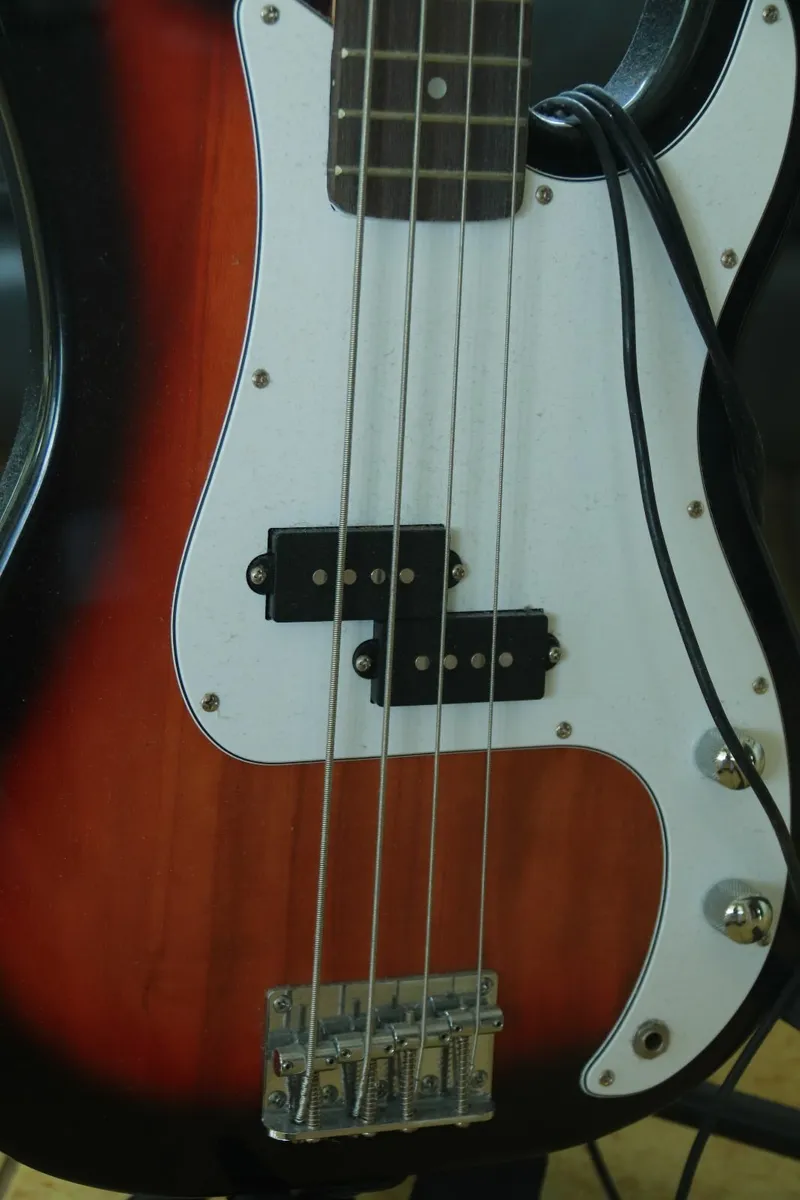 Gears4Music Bass Guitar+AMP - Image 3