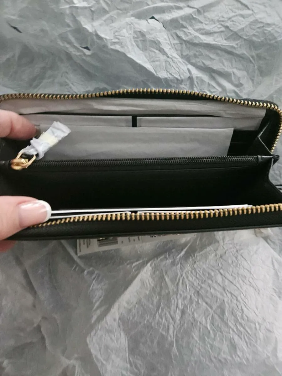 Marc Jacob's wallet - Image 2