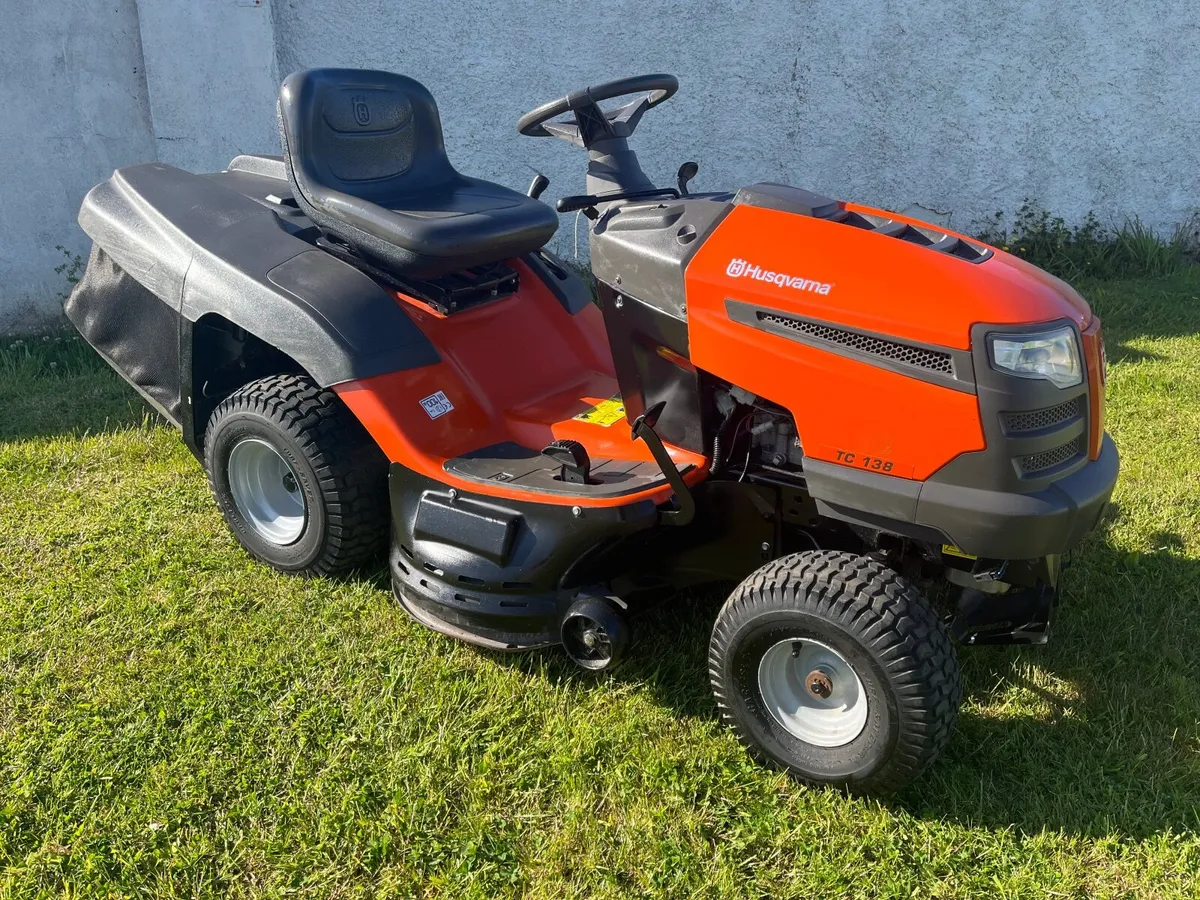 Husqvarna 17hp 38inch cut ride on lawnmower - Image 1