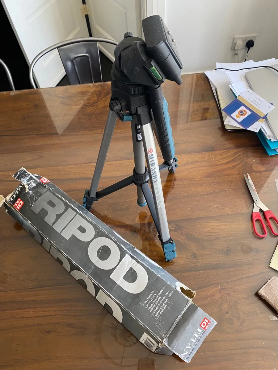 Camera Tripod - Image 4