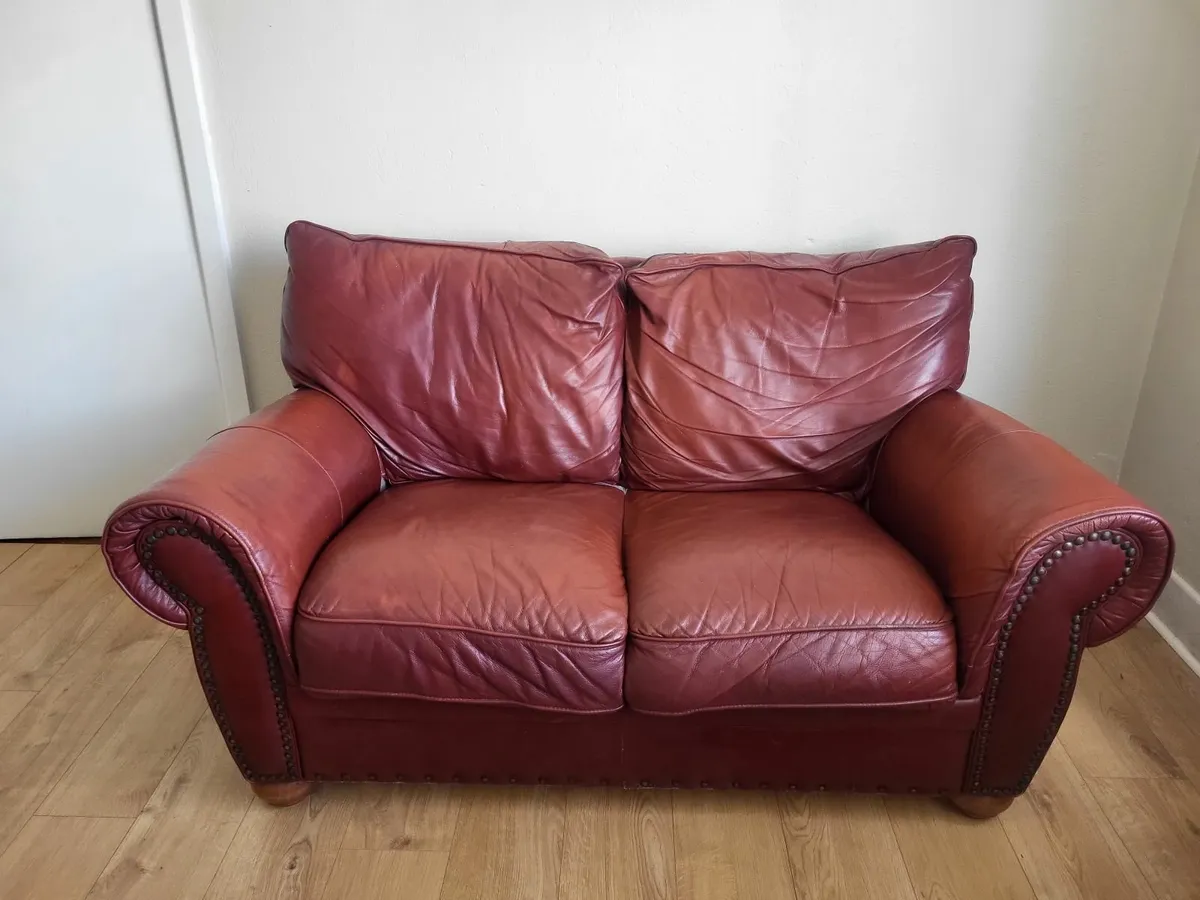 Leather two seater couch - Image 1