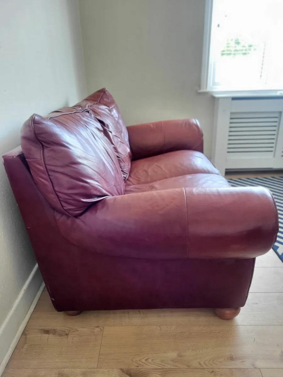 Leather two seater couch - Image 2