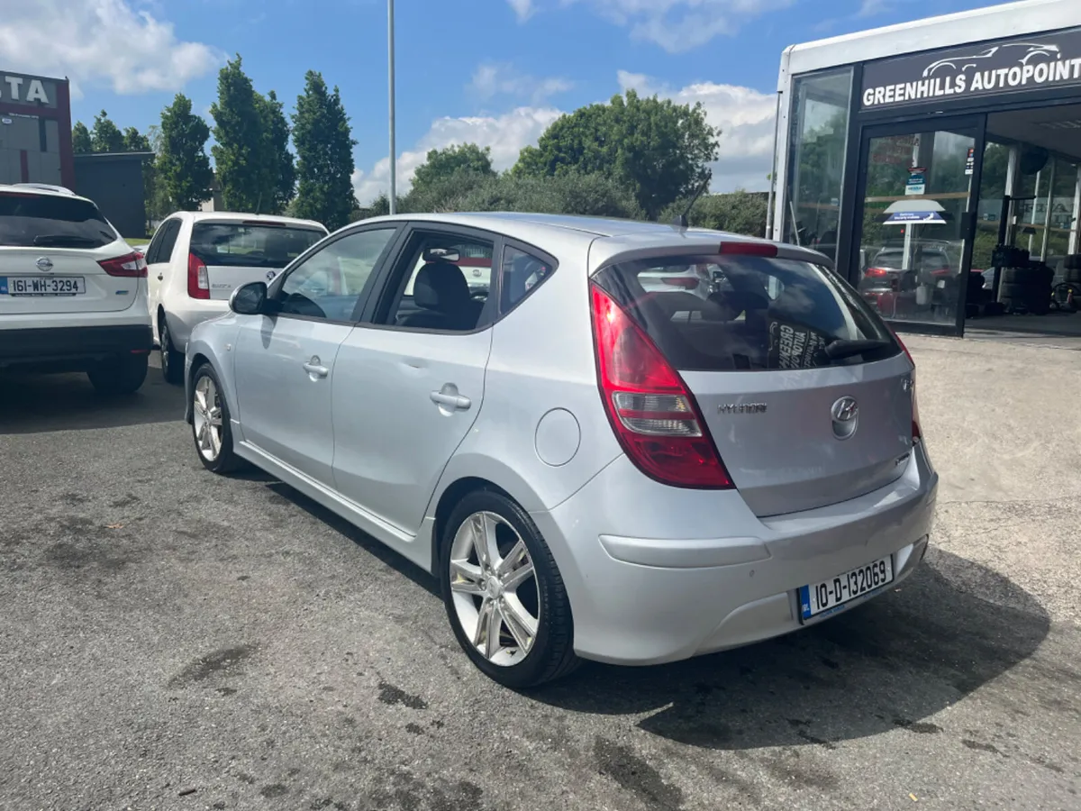 Hyundai i30 2010 - Image 2
