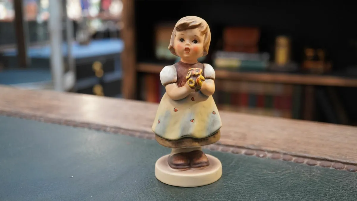 Goebel Hummel Figurine - For Mother - Image 1