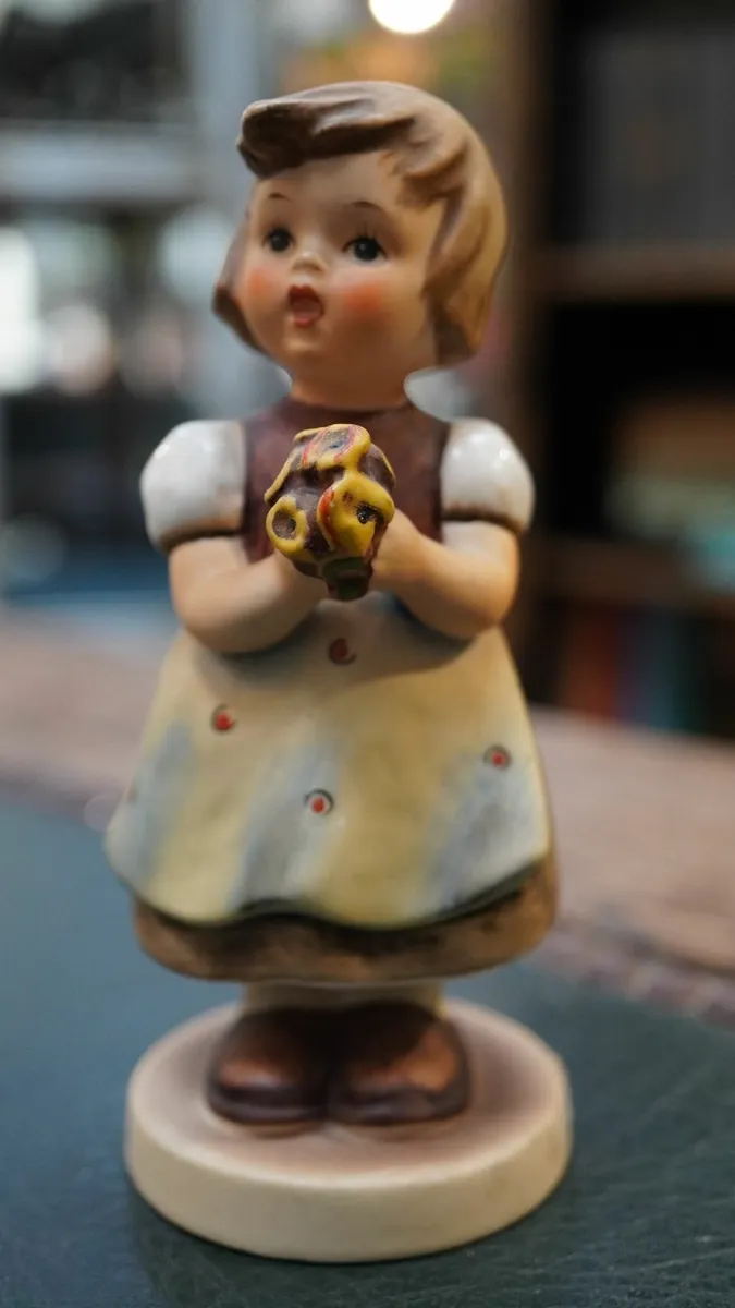 Goebel Hummel Figurine - For Mother - Image 2