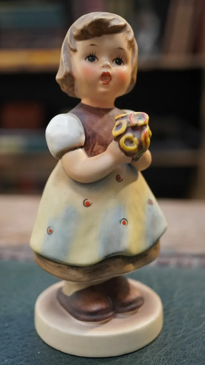 Goebel Hummel Figurine - For Mother - Image 3