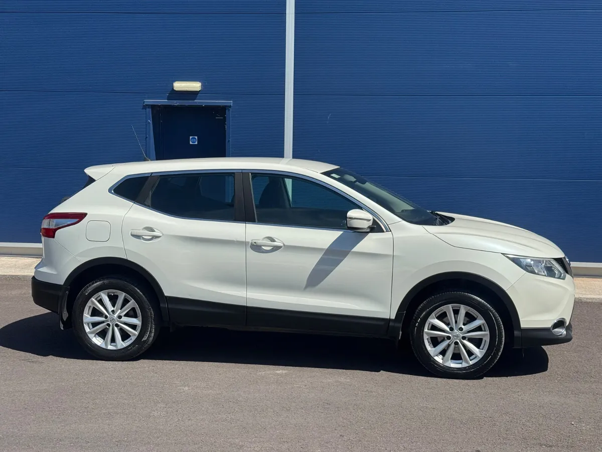 Nissan Qashqai 2015 White low mileage - Image 4