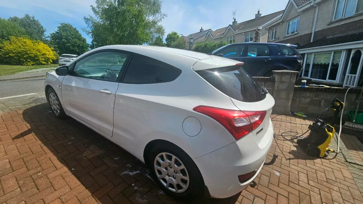 Hyundai i30 - Image 2