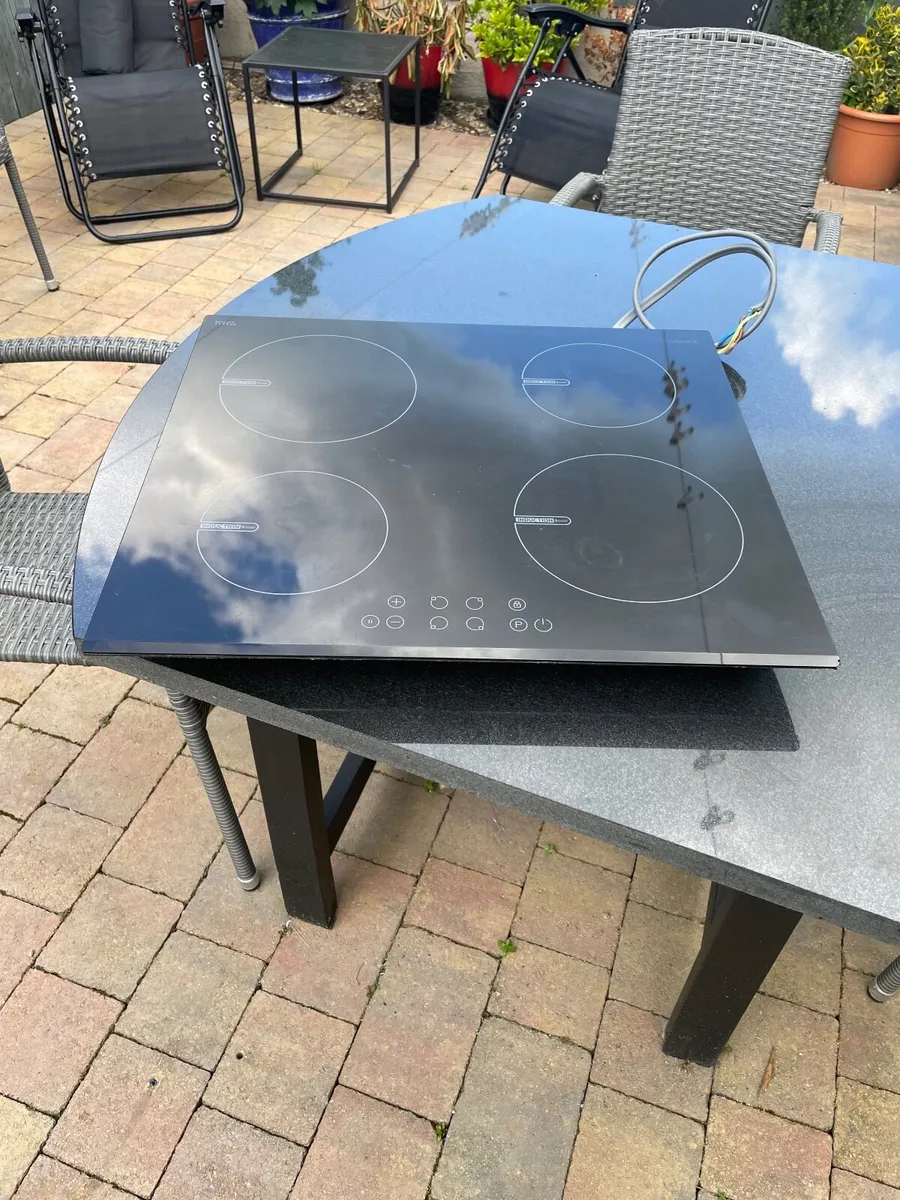 Induction hob - Image 1