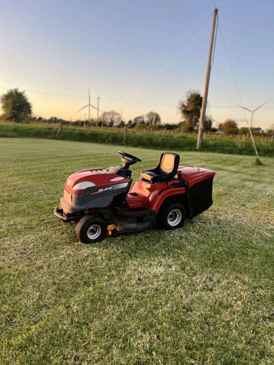 Castlegarden XDC 140 ride on lawnmower - Image 1