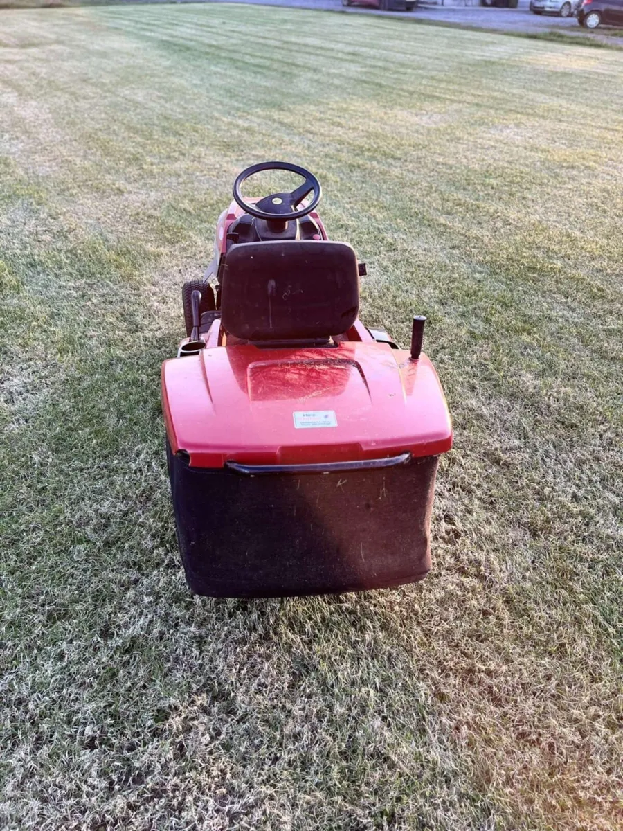Castlegarden XDC 140 ride on lawnmower - Image 2