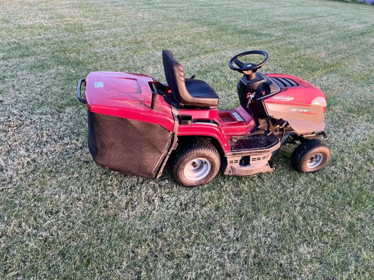 Castlegarden XDC 140 ride on lawnmower - Image 4