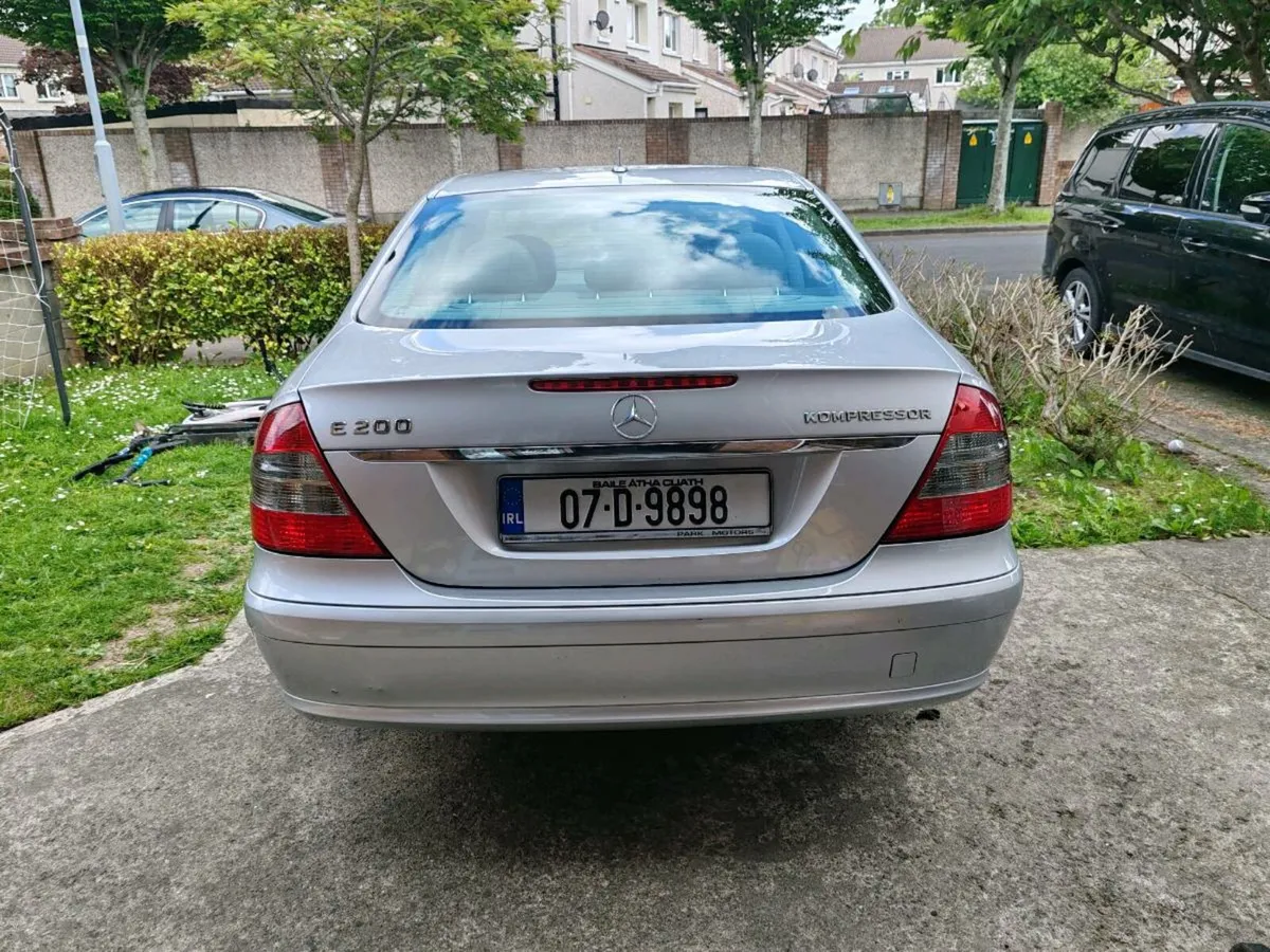 Mercedes E200 - Image 4