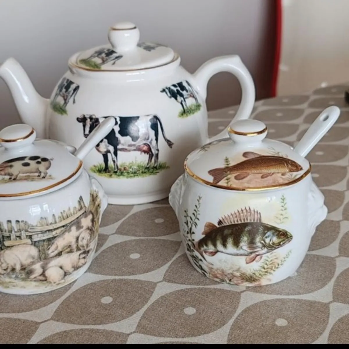 Retro tea pot, sugar  bowls - Image 2