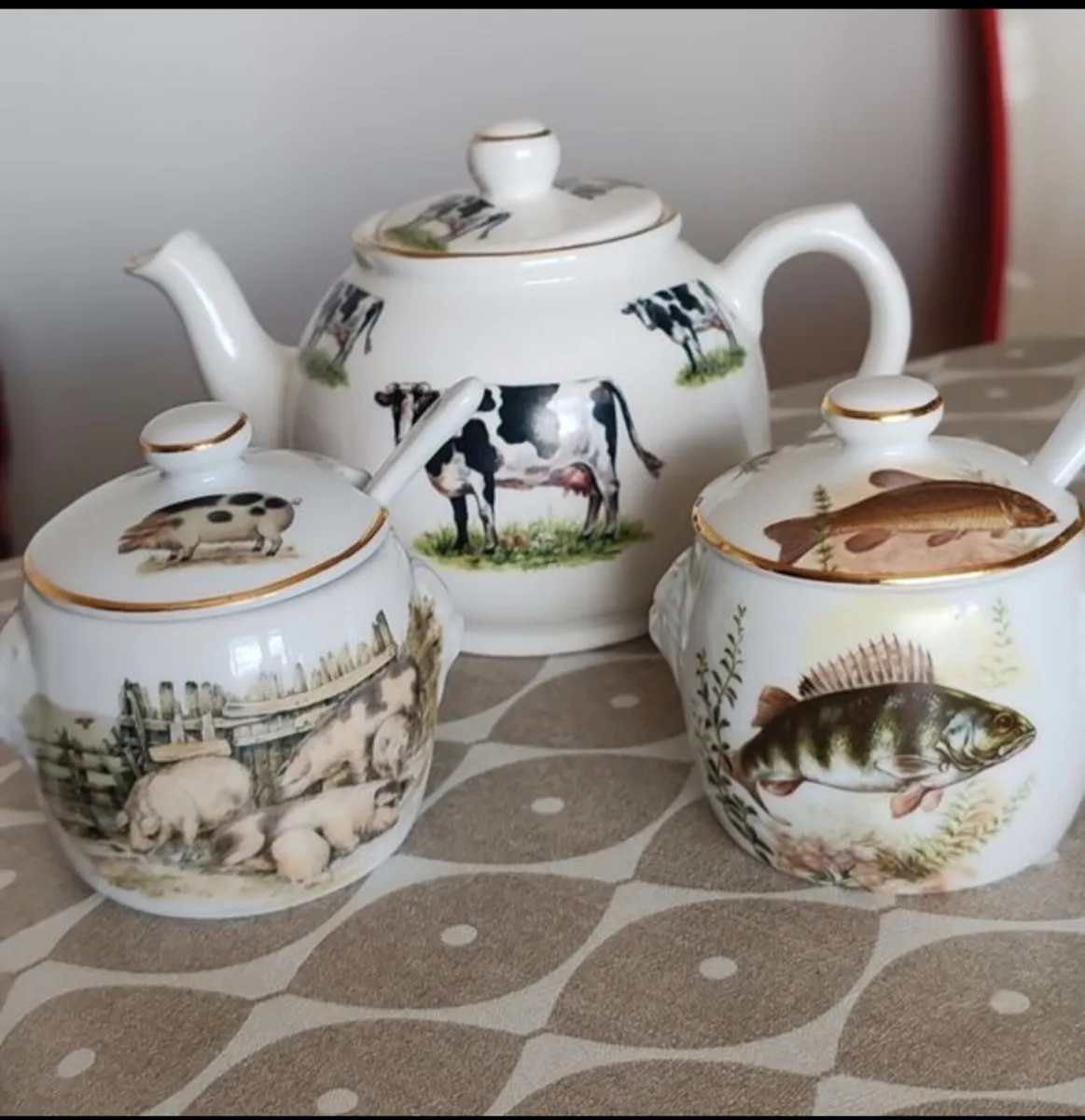 Retro tea pot, sugar  bowls - Image 1