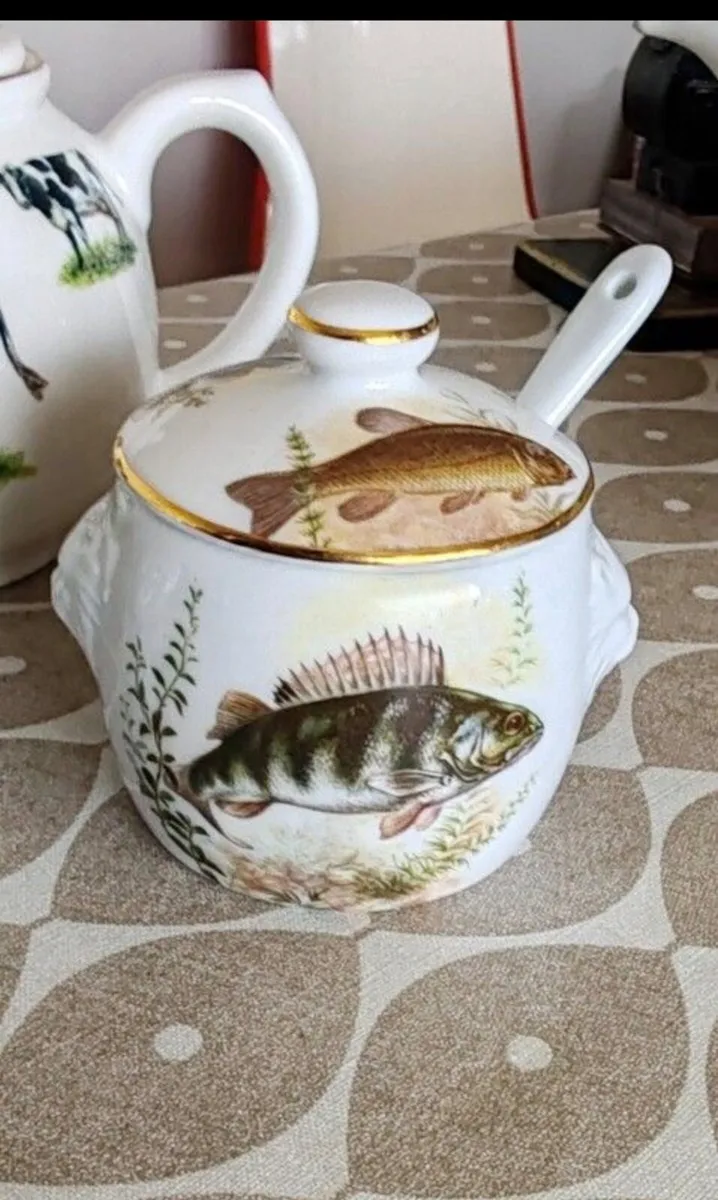 Retro tea pot, sugar  bowls - Image 3