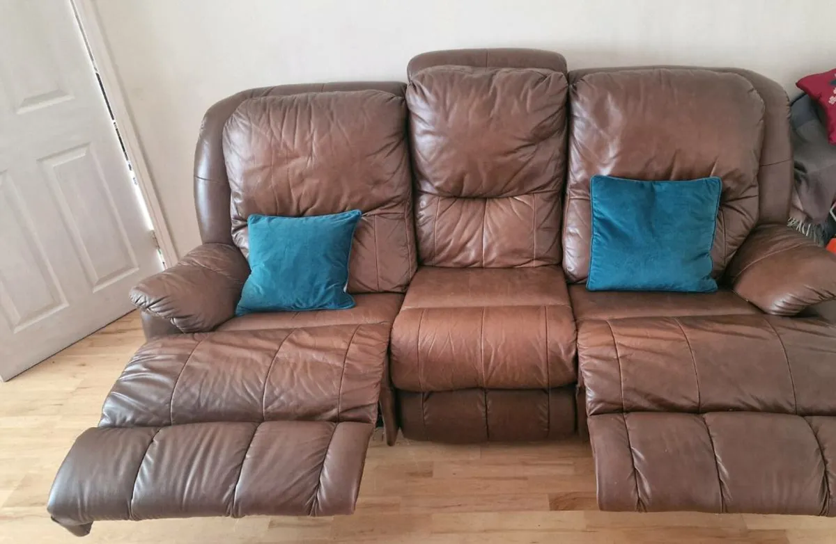 Sofa and lazy boy chairs - Image 3