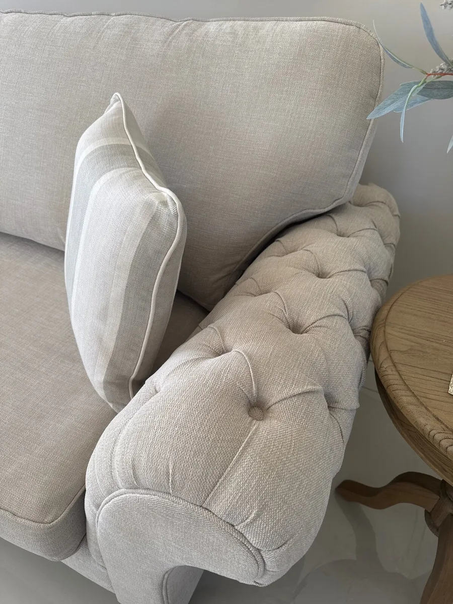 Couches - Image 4