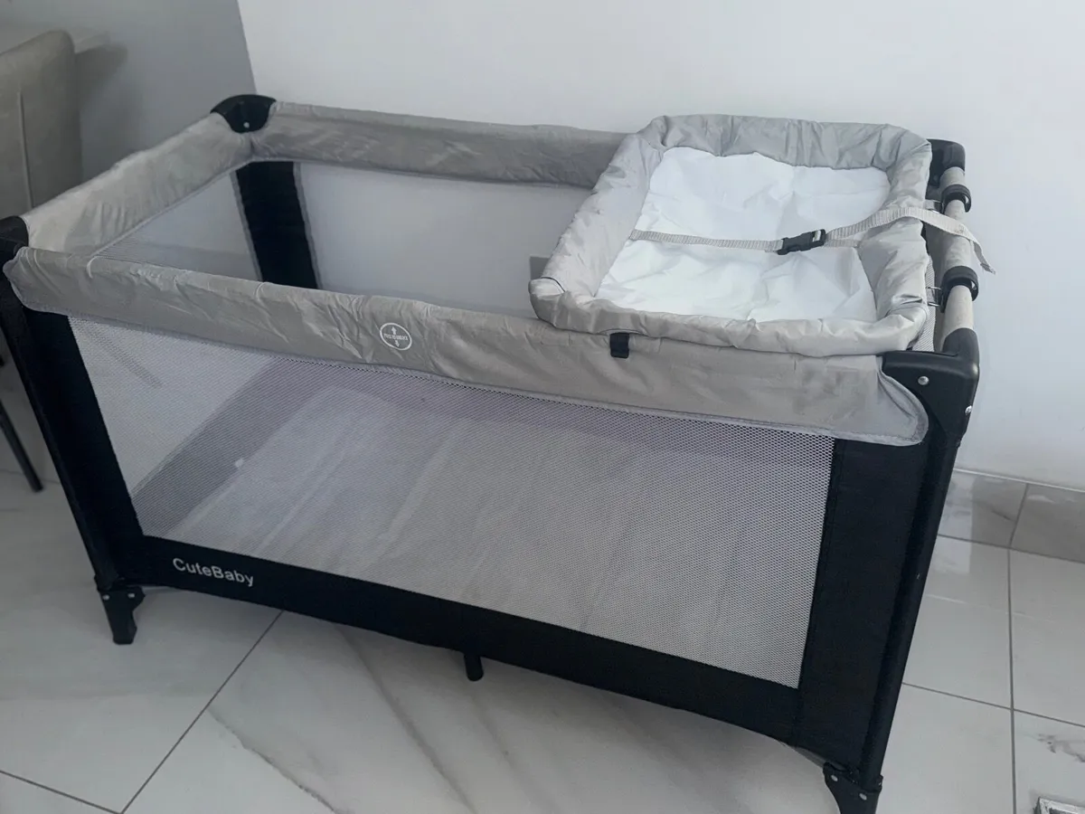 Travel cot - Image 1