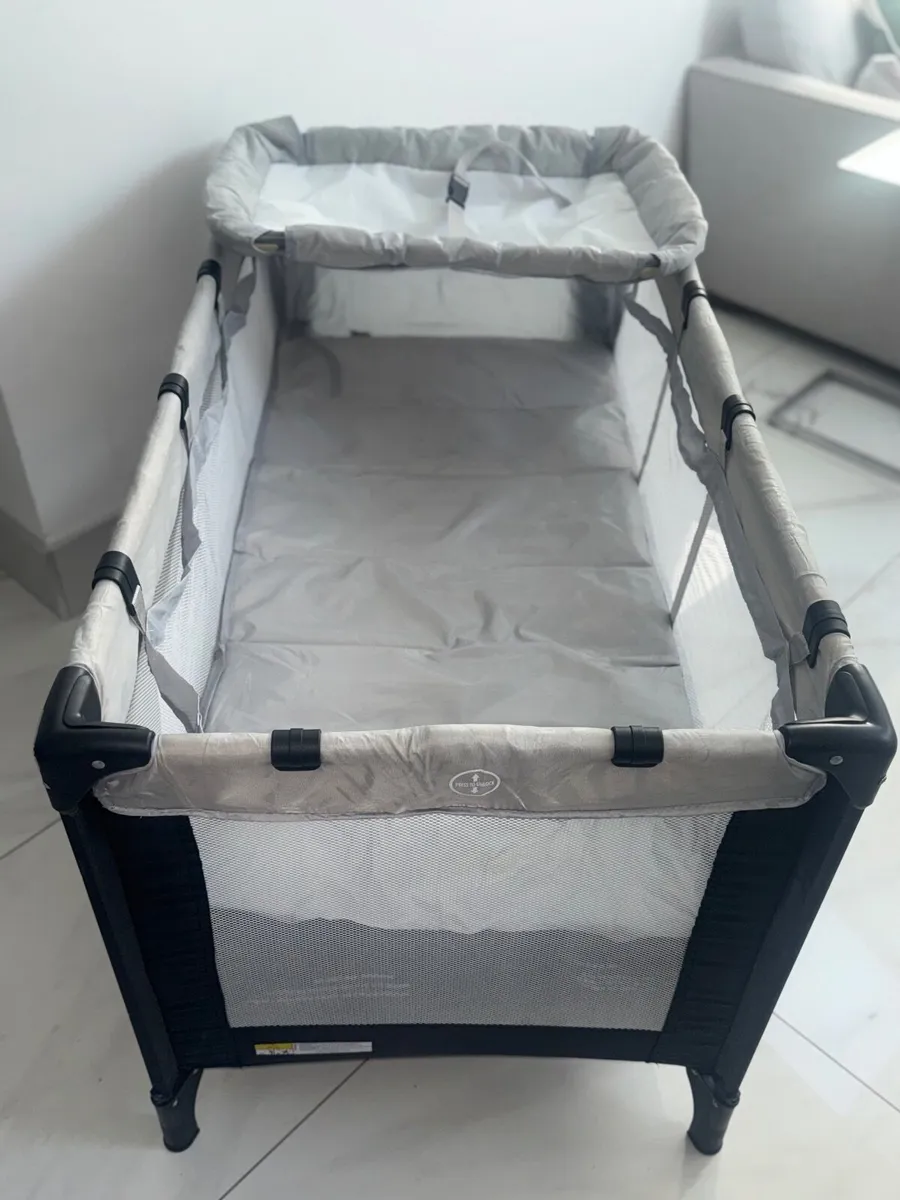 Travel cot - Image 3