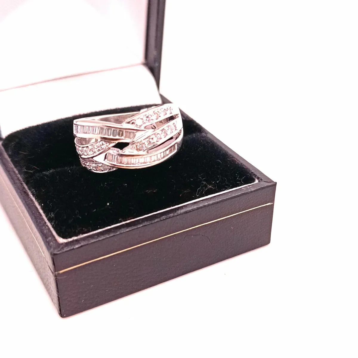 18k White Gold & Diamond Ring , 0.63ca - Image 2
