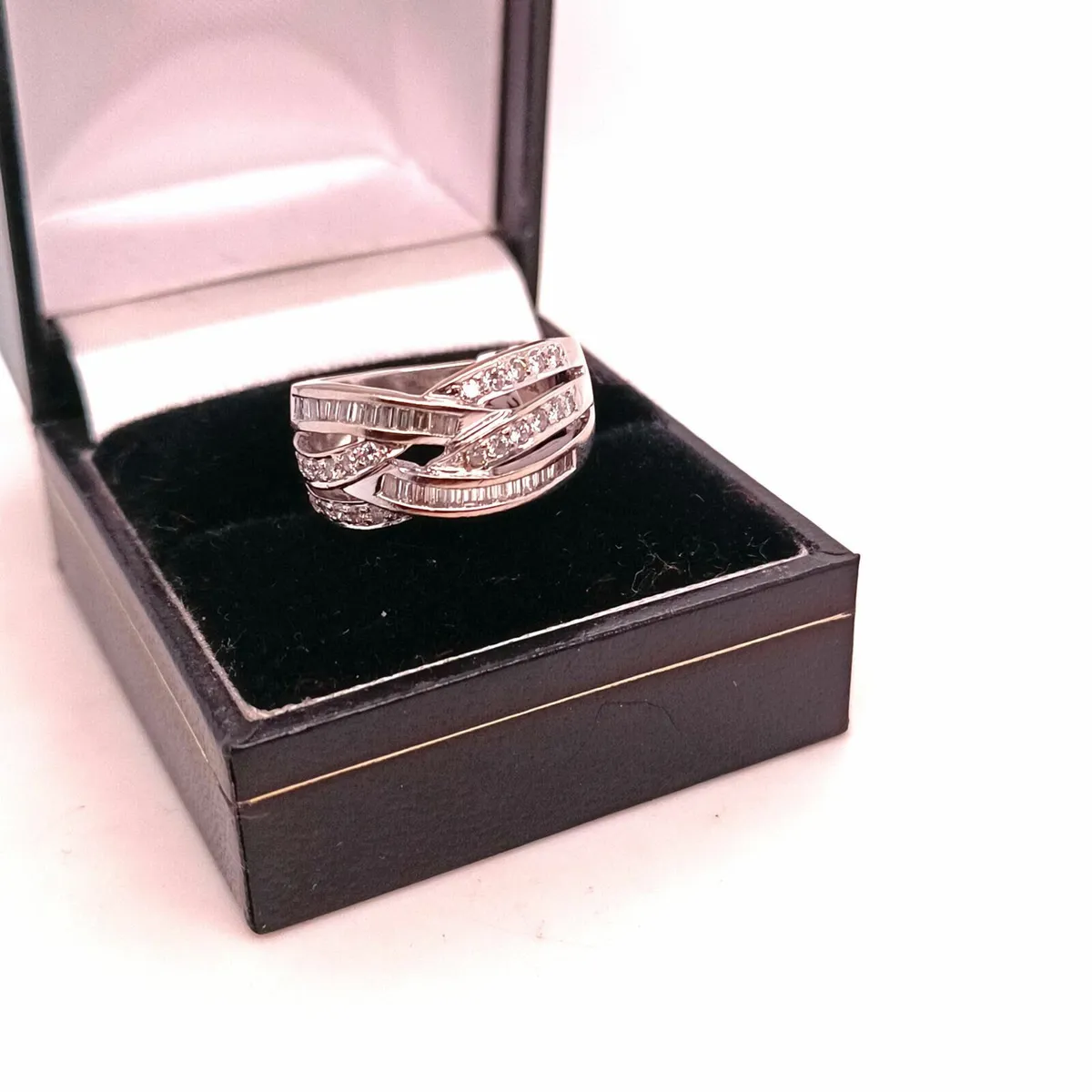18k White Gold & Diamond Ring , 0.63ca - Image 1