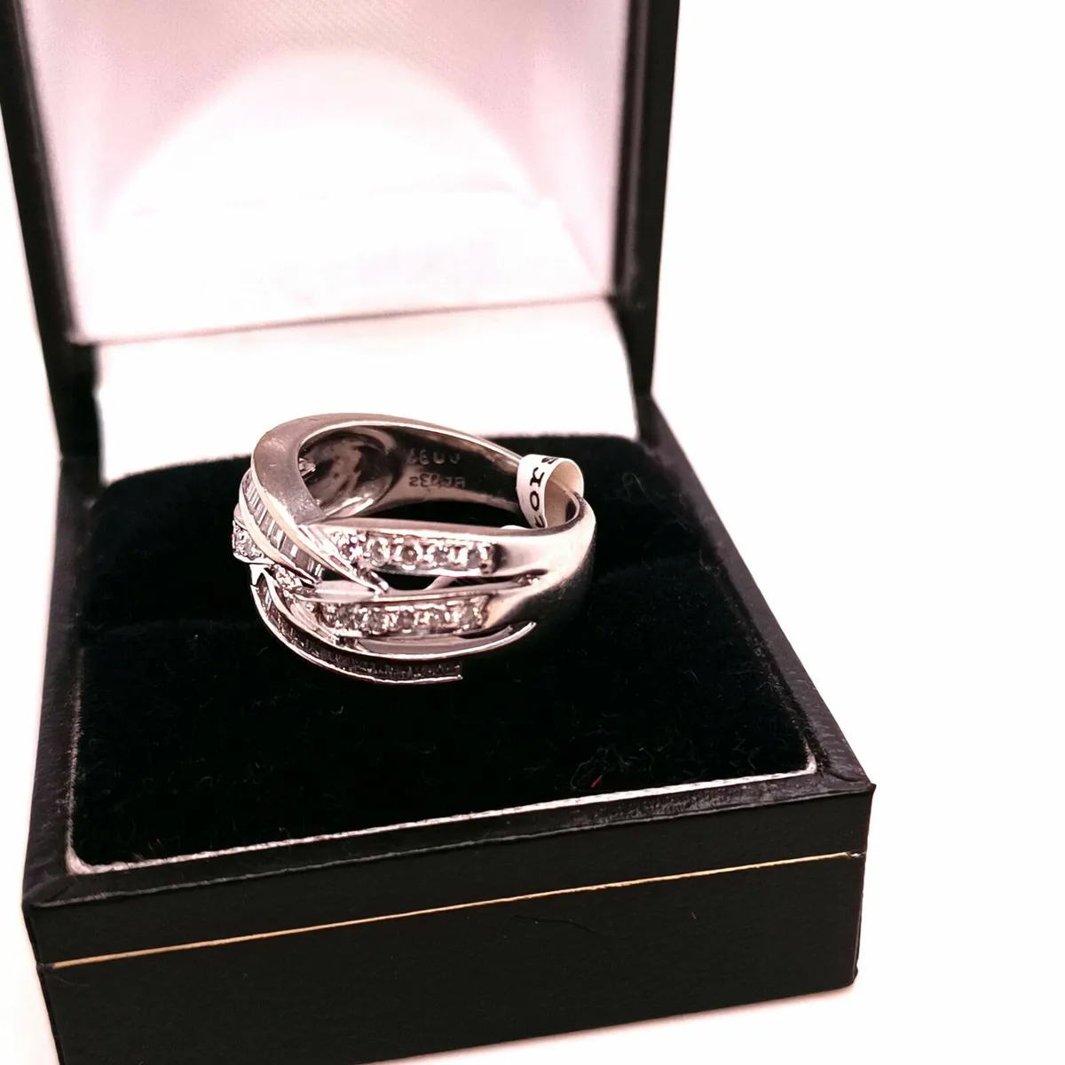 18k White Gold & Diamond Ring , 0.63ca - Image 4