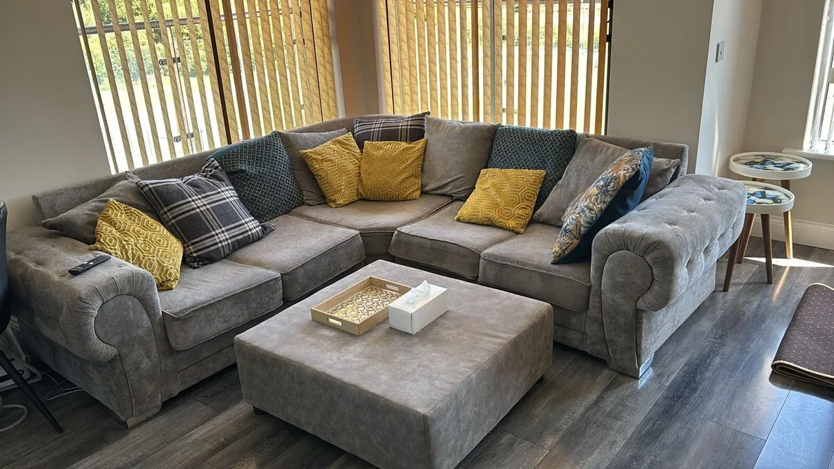 Corner sofa - Image 1