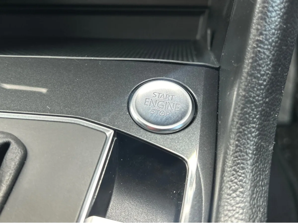 Volkswagen Tiguan 2.0 DIESEL AUTO R-LINE  *CAR ID - Image 1