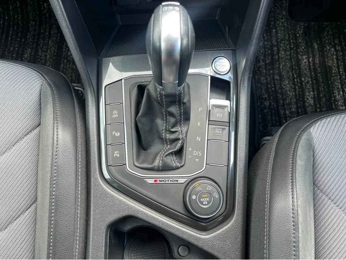 Volkswagen Tiguan 2.0 DIESEL AUTO R-LINE  *CAR ID - Image 4
