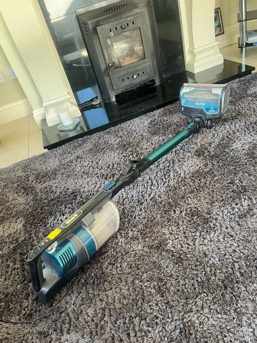 Shark vacuum cleaner - Image 1