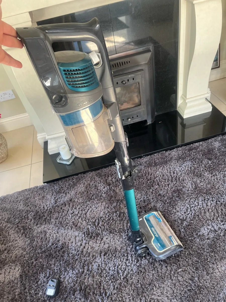 Shark vacuum cleaner - Image 2