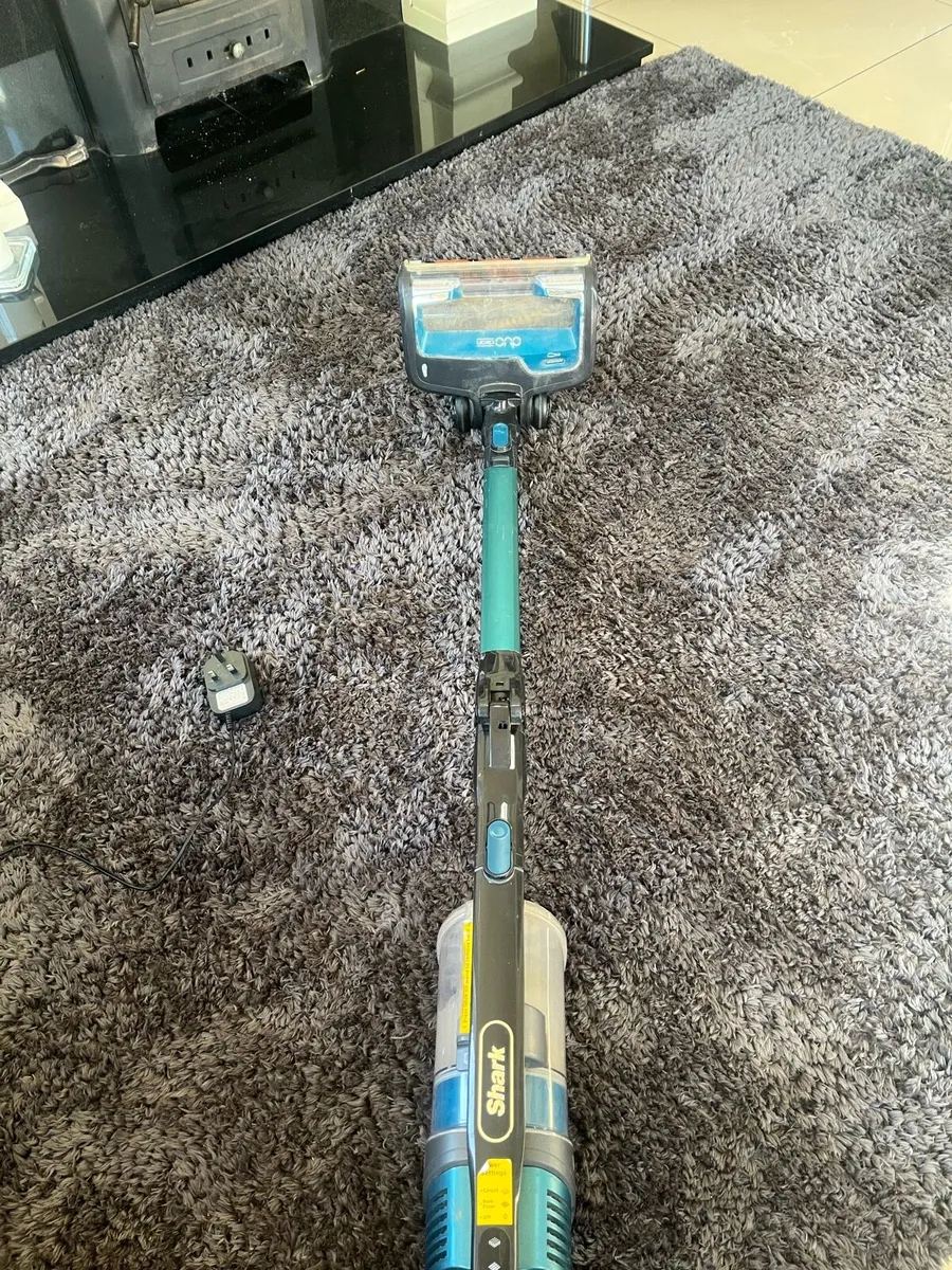 Shark vacuum cleaner - Image 3