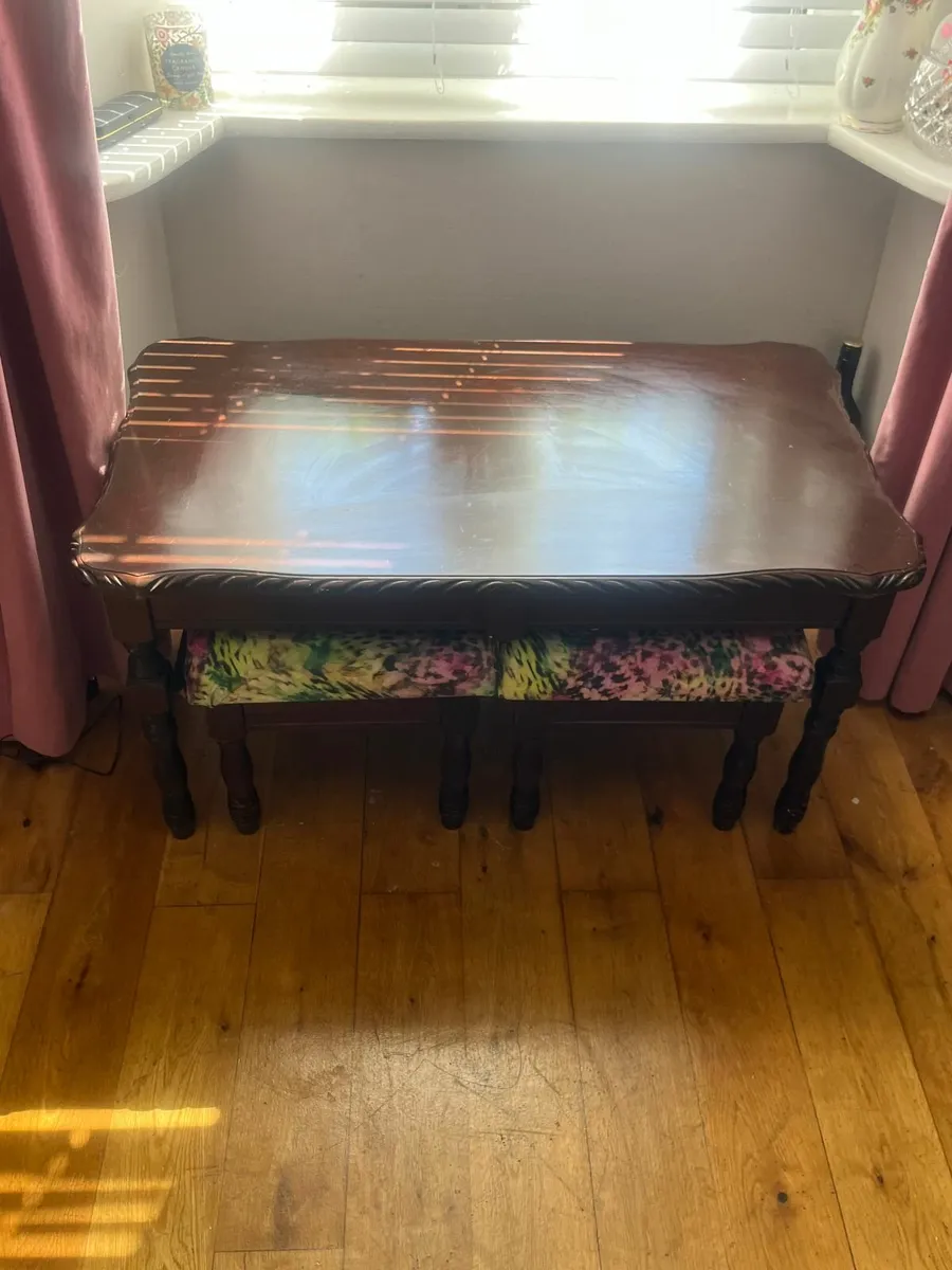 Coffee table with footstools and Newspaper rack - Image 2