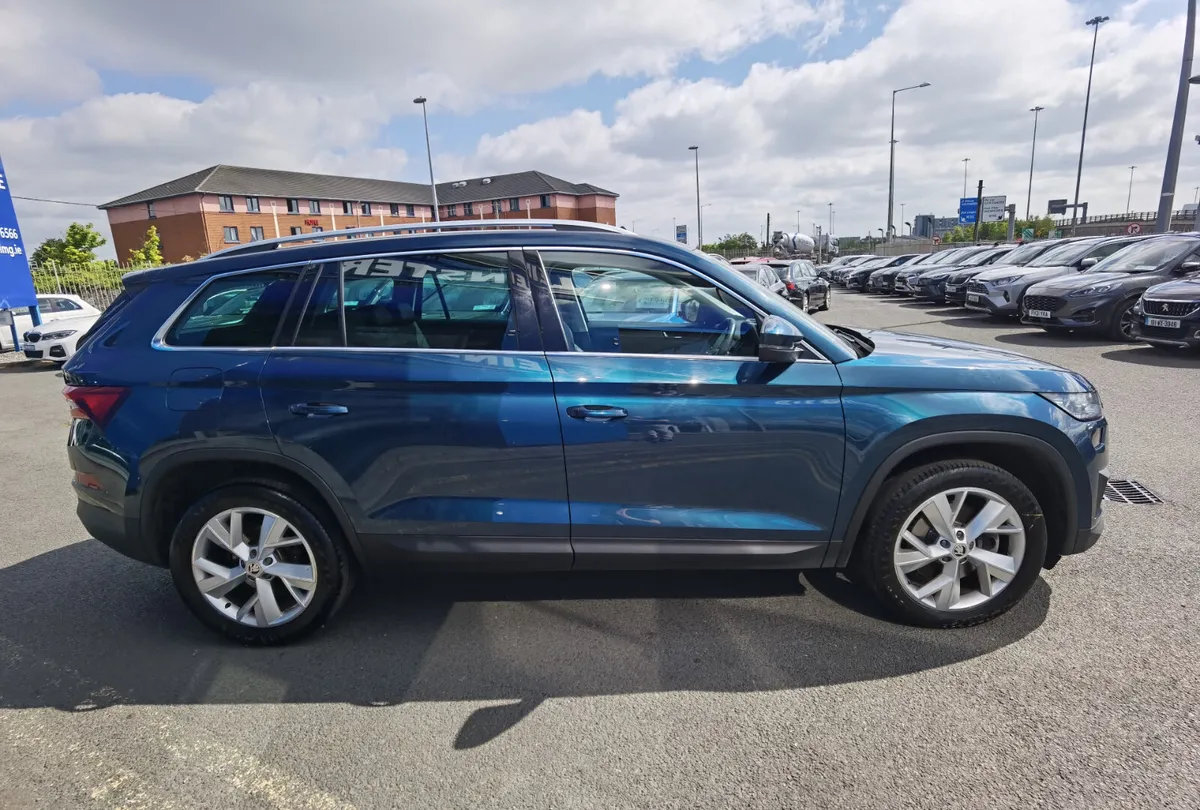 SKODA KODIAQ 2.0TDI STYLE AUTOMATIC DSG *7 SEATER* - Image 4