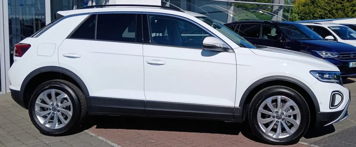 Volkswagen T-Roc Edition 75 2.0tdi 116HP  rear Vi - Image 2