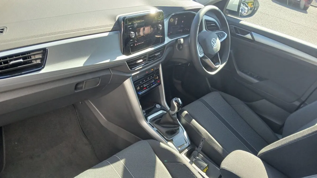 Volkswagen T-Roc Edition 75 2.0tdi 116HP  rear Vi - Image 3