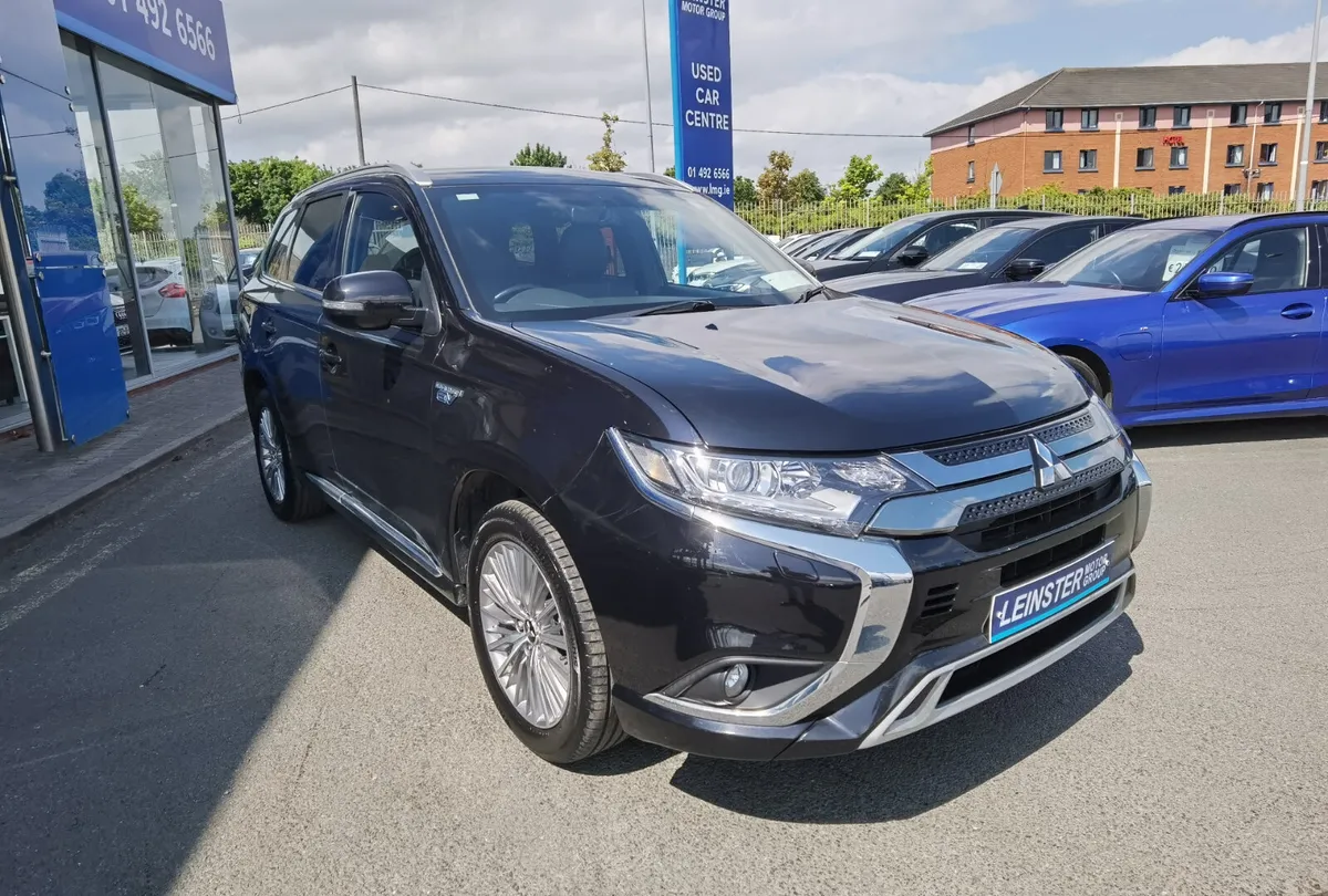 MITSUBISHI OUTLANDER 2.4 DYNAMIC AUTOMATIC PHEV - Image 3