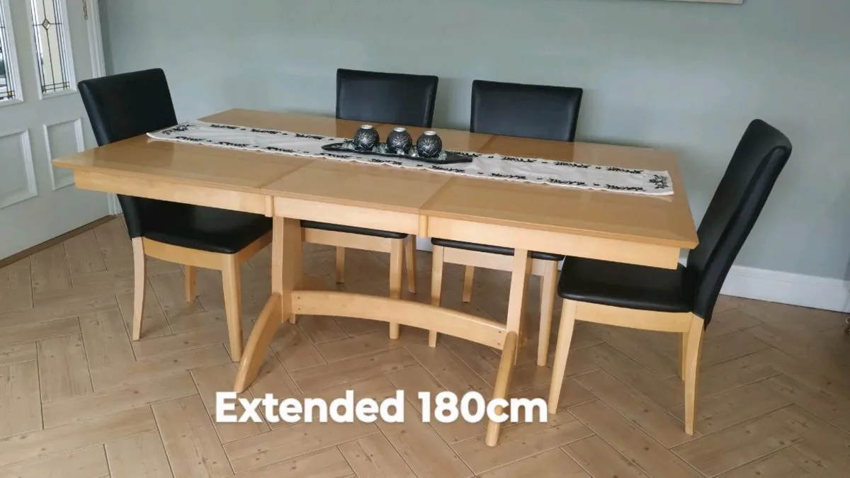 Table and chairs - Image 3