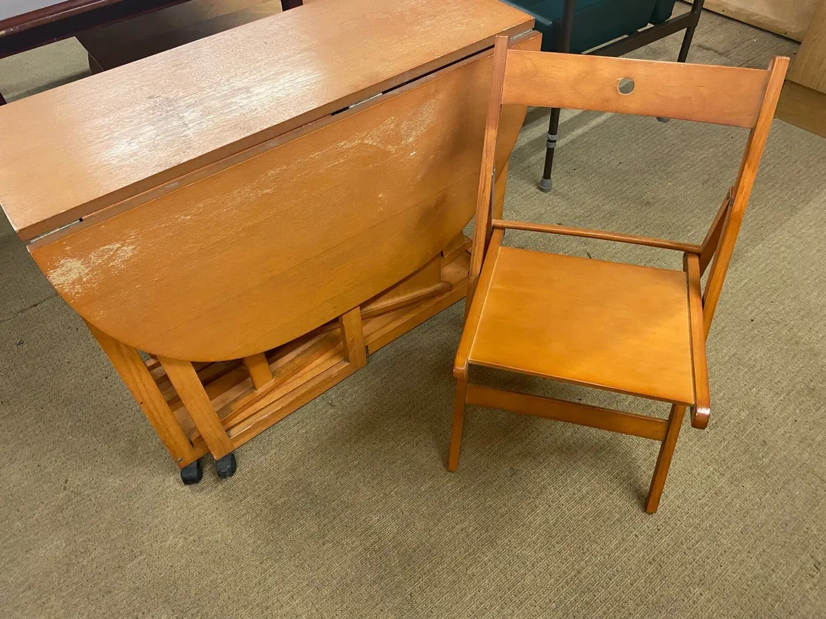 Dining table and chairs - Image 1