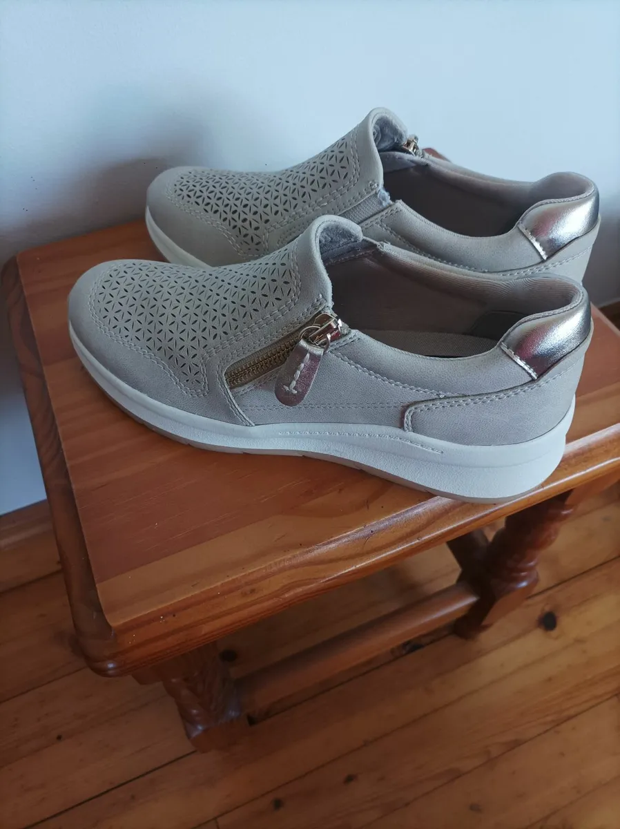 Womens shoes - Image 2