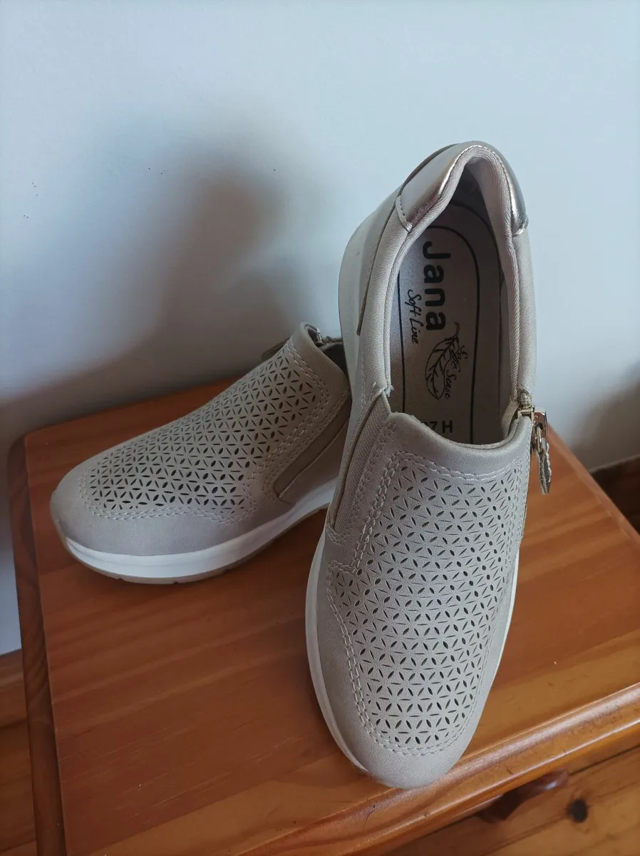 Womens shoes - Image 4