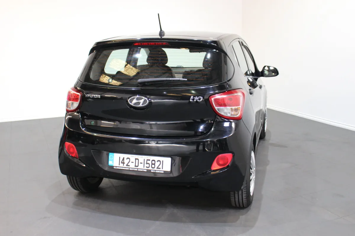 Hyundai i10 1.0L Petrol - Manual - Image 3