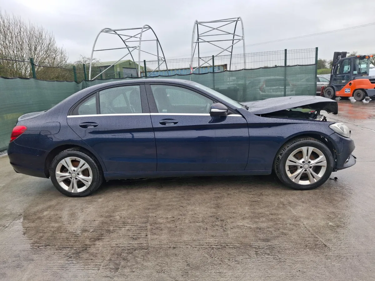 2015 Mercedes C-Class  220  2.2 Diesel - Image 3