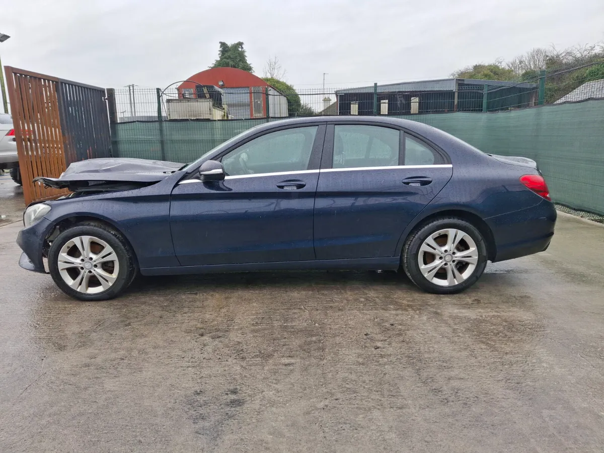 2015 Mercedes C-Class  220  2.2 Diesel - Image 4