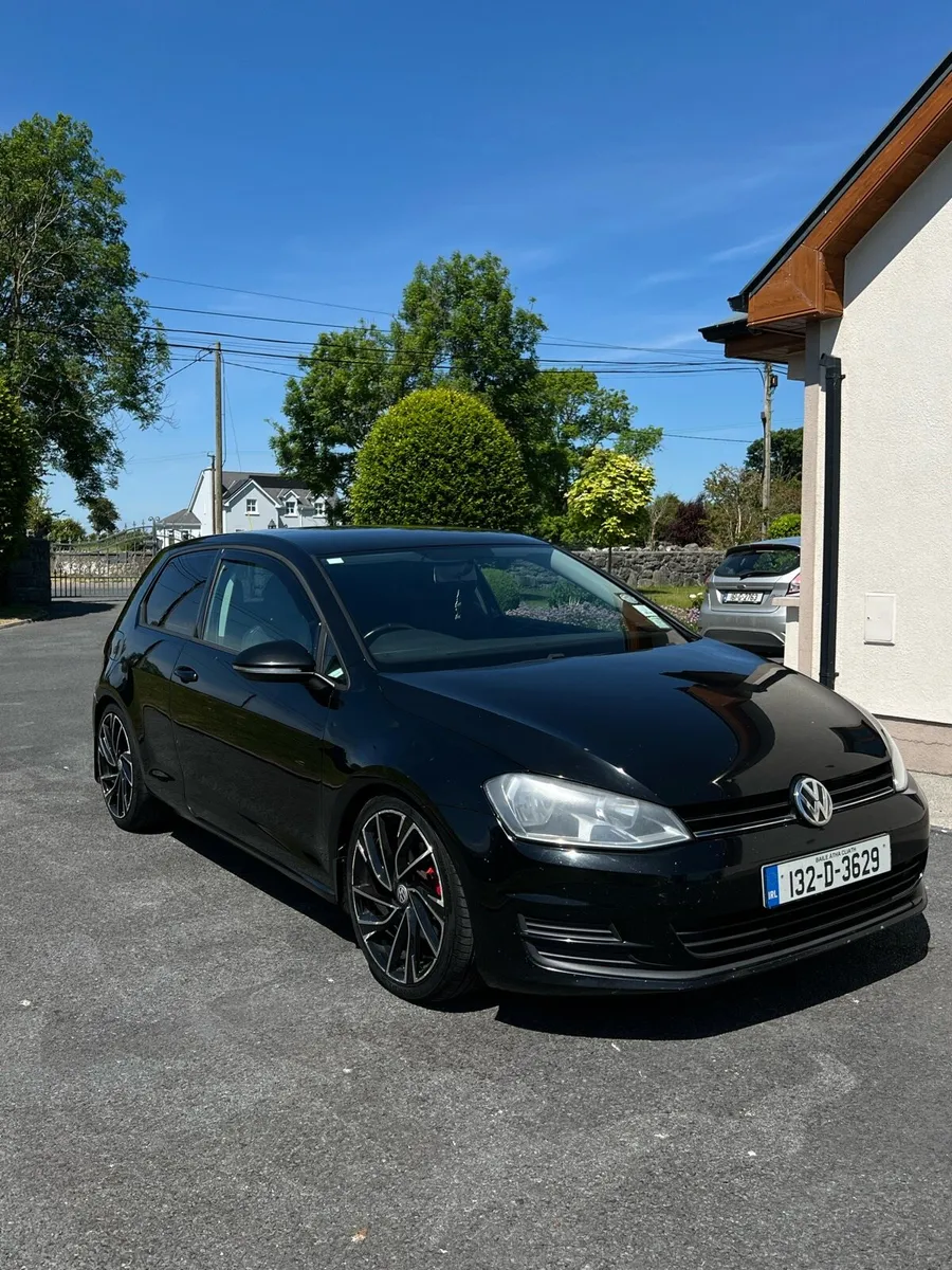 2013 Volkswagen Golf - Image 2