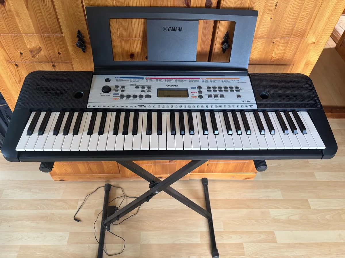 Keyboard (Yamaha YPT-260) - Image 1